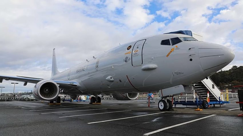 Un avion al Marinei SUA s-a alăturat patrulei NATO deasupra Mării Negre, ca răspuns la intensificarea atacurilor ruseşti