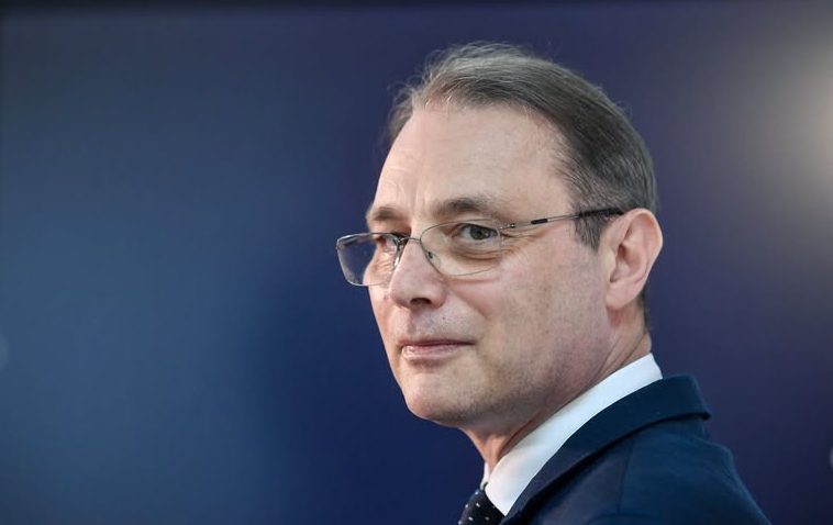 Premierul desemnat a depus, la Parlament, lista miniștrilor și programul de guvernare
