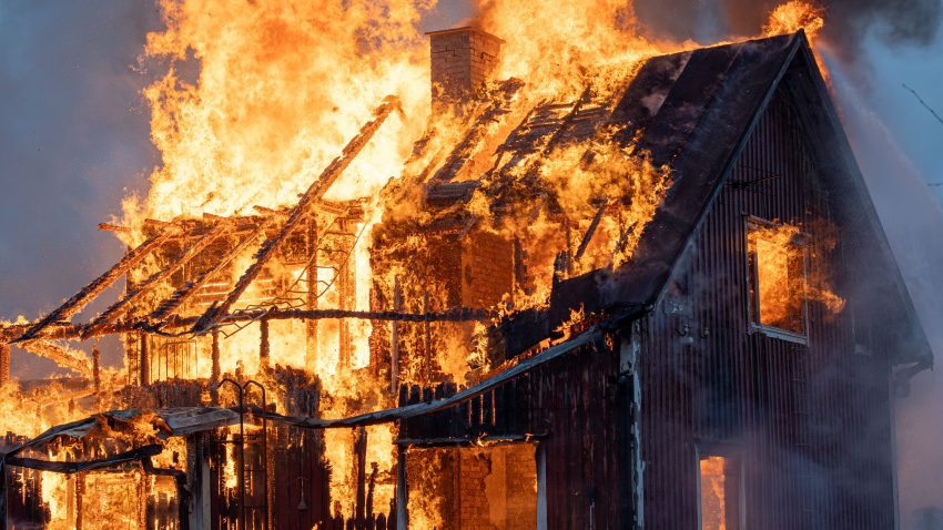 AUDIO | Folosirea incorectă a instalațiilor și aparatelor electrice, cauza principală de producere a incendiilor în locuințe